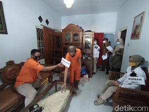 Rekonstruksi Pacar Bunuh Wanita di Kebun Tebu Magelang Dipadati Warga Rekonstruksi Pacar Bunuh Wanita di Kebun Tebu Magelang Dipadati Warga
