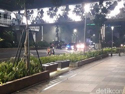 Mobil Polisi dan Kendaraan Berstrobo di Jalan Sudirman Dilempari Batu