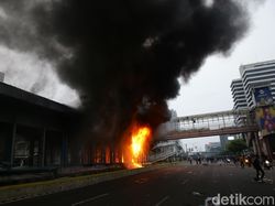 18 Halte Jadi Korban Rusuh Tolak Omnibus Law, TransJakarta Rugi Rp 45 M