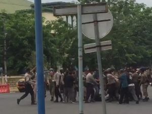 Kapolda Sulsel Selidiki Demonstran di Maros Dipukuli Oknum Polisi