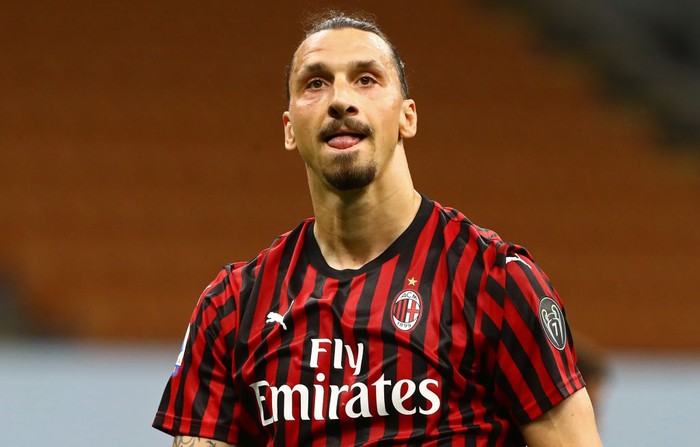 MILAN, ITALY - JULY 18:  Zlatan Ibrahimovic of AC Milan looks on during the Serie A match between AC Milan and Bologna FC at Stadio Giuseppe Meazza on July 18, 2020 in Milan, Italy.  (Photo by Marco Luzzani/Getty Images)