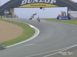 Crash Horor Adik Rossi di FP II Moto2 GP Prancis, Sampai Terbang