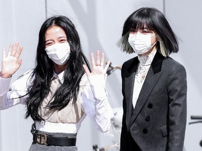 Gaya Keren Blackpink Pakai Seragam Sekolah, Dimodif Jadi Stylish dan Mahal