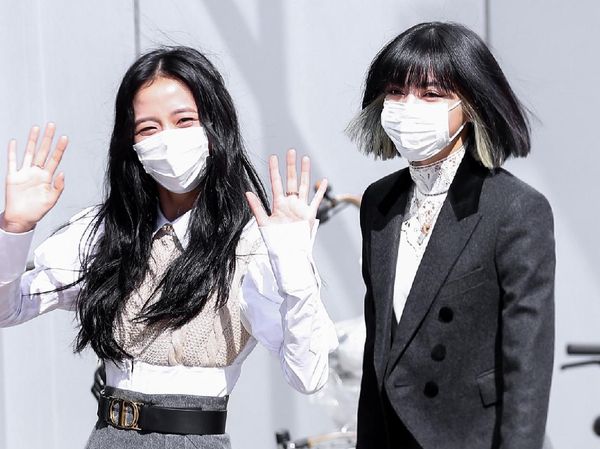 Gaya Keren Blackpink Pakai Seragam Sekolah, Dimodif Jadi Stylish dan Mahal