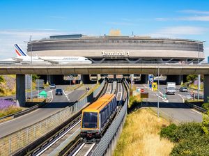 Prancis Bakal Larang Penerbangan Domestik