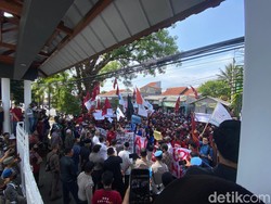 Buntut Ponpes Limbah, Mahasiswa Kuningan Desak Ketua DPRD Kuningan Mundur