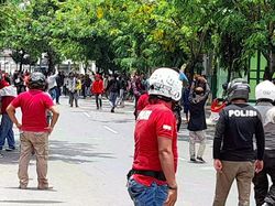 Demo Omnibus Law di Brebes Diwarnai Kericuhan dan Gas Air Mata