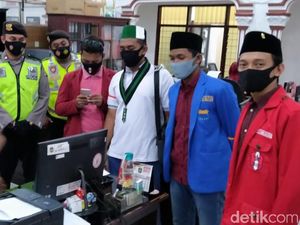 Putusan Sidang Mahkamah Peradilan Kota Blitar soal Omnibus Law Dikirim ke DPR Putusan Sidang Mahkamah Peradilan Kota Blitar soal Omnibus Law Dikirim ke DPR