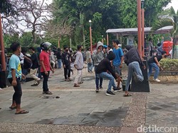 Aksi Tolak UU Omnibus Law di Kebumen Diwarnai Lemparan Batu