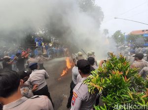 Demo Tolak Omnibus Law di Situbondo Kembali Ricuh, Tiga Mahasiswa Diamankan