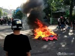 Demo Tolak UU Omnibus Law Pasuruan Diwarnai Hujan Batu, Pos Polisi Dirusak