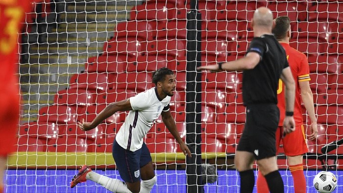 Englands Dominic Calvert-Lewin, center, runs to celebrate after scoring during the international friendly soccer match between England and Wales at Wembley stadium in London, Thursday Oct. 8, 2020. (Glynn Kirk/Pool via AP)