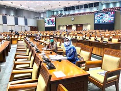 Foto Eko Patrio-Desi Ratnasari Bikin Marah Netizen, Inikah Sebabnya?