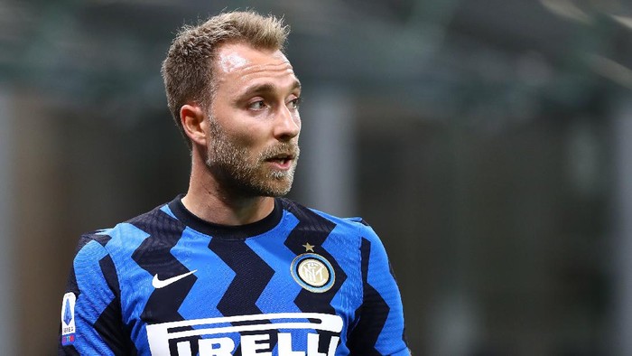 MILAN, ITALY - SEPTEMBER 26:  Christian Eriksen of FC Internazionale looks on during the Serie A match between FC Internazionale and ACF Fiorentina at Stadio Giuseppe Meazza on September 26, 2020 in Milan, Italy.  (Photo by Marco Luzzani/Getty Images)