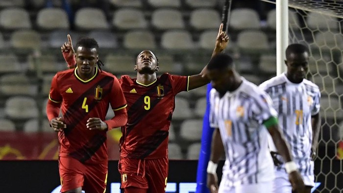 Belgiums forward Michy Batshuayi (C) celebrates after scoring a goal during the international friendly football match between Belgium and Ivory Coast at King Baudouin Stadium in Brussels on October 8, 2020. (Photo by JOHN THYS / AFP)