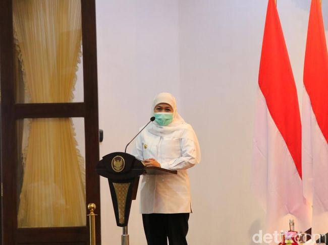 Khofifah Ucapkan Dukacita atas Wafatnya Pimpinan Ponpes Gontor Kiai Syukri Khofifah Ucapkan Dukacita atas Wafatnya Pimpinan Ponpes Gontor Kiai Syukri