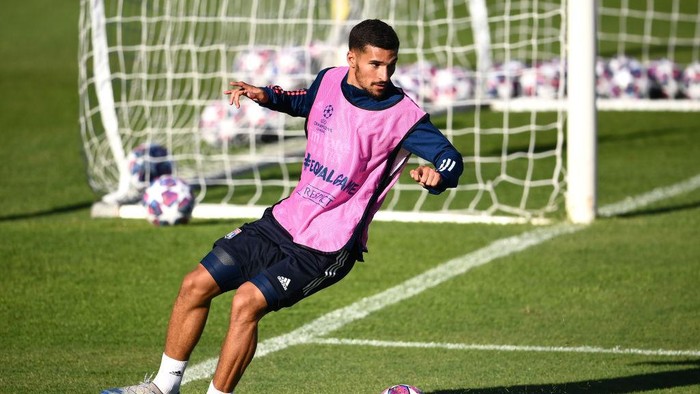LISBON, PORTUGAL - AUGUST 18: Houssem Aouar of Olympique Lyon trains during a training session ahead of their UEFA Champions League Semi Final match against Bayern Munich at Estadio do Restelo on August 18, 2020 in Lisbon, Portugal. (Photo by Franck Fife/Pool via Getty Images)