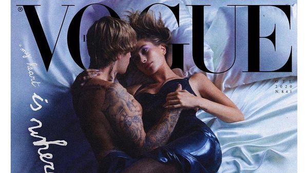 Foto: Pose Seksi Justin Bieber dan Hailey Baldwin di Ranjang