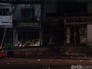 3 Ruko Hangus Kena Dampak Kebakaran Grand Theater Senen