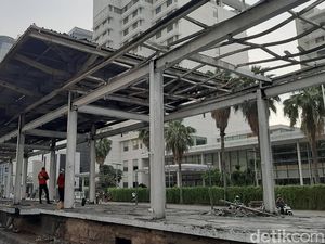 Suasana di Halte Bundaran HI yang Terbakar, Baru Diresmikan Setahun Suasana di Halte Bundaran HI yang Terbakar, Baru Diresmikan Setahun
