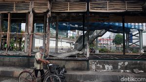 Kondisi Terkini Halte TransJakarta Senen Usai Demo Rusuh