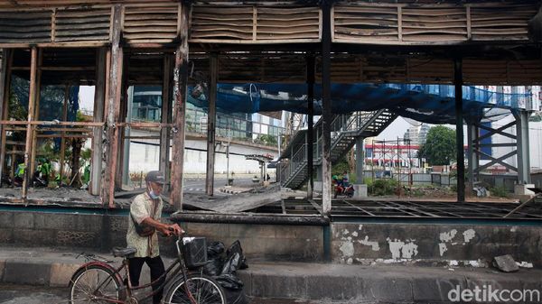 Kondisi Terkini Halte TransJakarta Senen Usai Demo Rusuh
