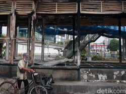 Kondisi Terkini Halte TransJakarta Senen Usai Demo Rusuh