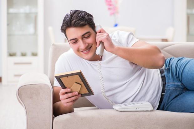 Long Distance Relationship/ Sumber: Freepik.com Berada dalam hubungan yang berjauhan akan membuat suami dan istri kehilangan kesempatan untuk bisa menambah kedekatan dan keintiman.