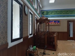 Kaca Pecah! Masjid Kementerian ESDM Terimbas Demo Tolak Omnibus Law