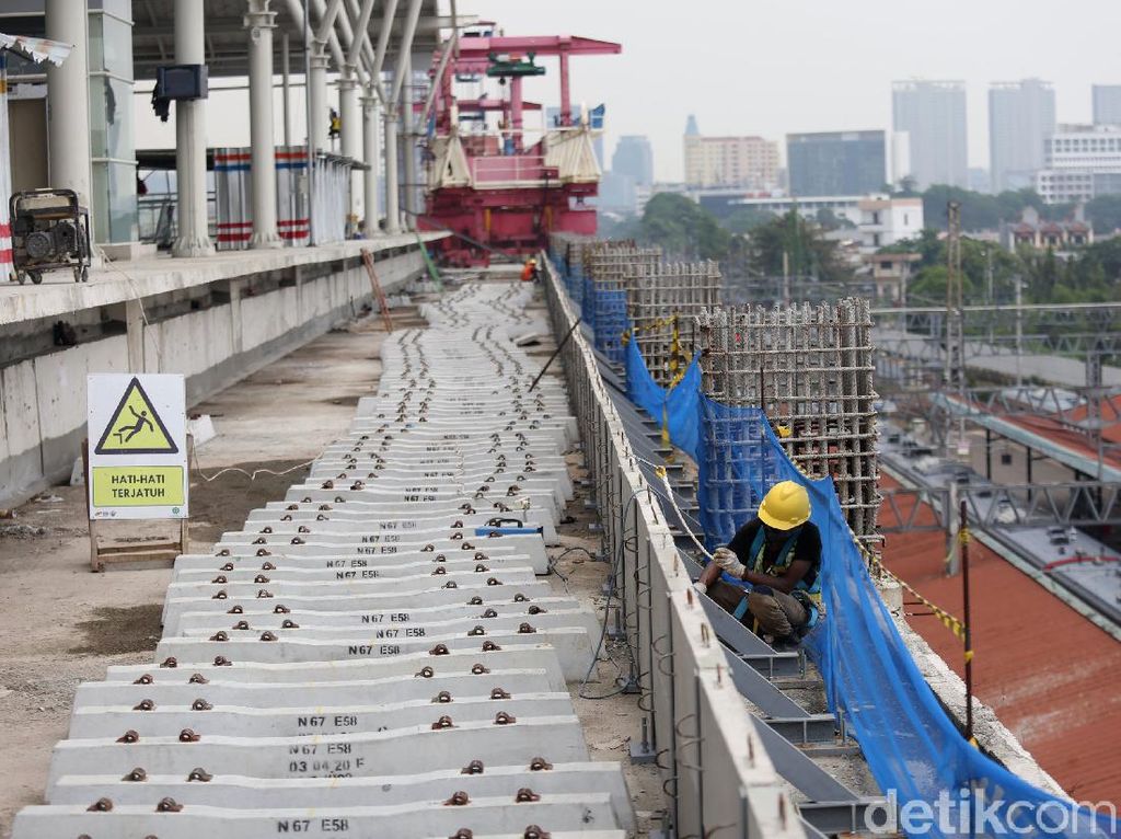 Menhub Targetkan Penataan Stasiun Manggarai Rampung 2022 Menhub Targetkan Penataan Stasiun Manggarai Rampung 2022