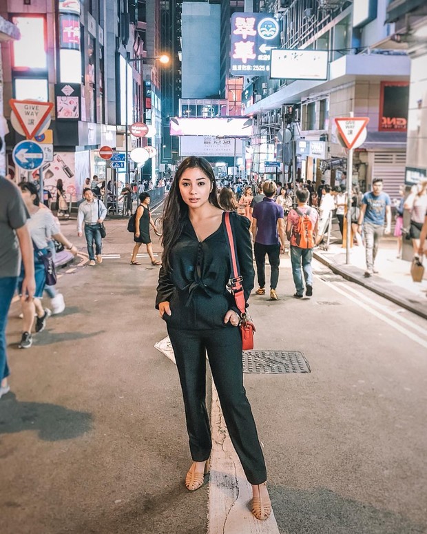 Nikitawillyoficcial/Instagram.com Gaya fashion all of black