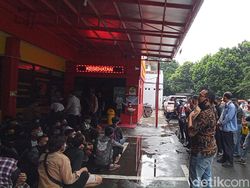 Cerita Ortu Izinkan Anaknya Ikut Demo Tolak Omnibus Law di Bandung