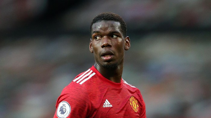 MANCHESTER, ENGLAND - OCTOBER 04:  Paul Pogba of Manchester United looks on during the Premier League match between Manchester United and Tottenham Hotspur at Old Trafford on October 04, 2020 in Manchester, England. Sporting stadiums around the UK remain under strict restrictions due to the Coronavirus Pandemic as Government social distancing laws prohibit fans inside venues resulting in games being played behind closed doors. (Photo by Alex Livesey/Getty Images)