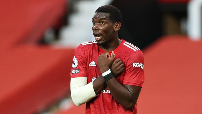 MANCHESTER, ENGLAND - OCTOBER 04: Paul Pogba of Manchester United reacts after a penalty is awarded fouling his foul on Ben Davies of Tottenham Hotspur during the Premier League match between Manchester United and Tottenham Hotspur at Old Trafford on October 04, 2020 in Manchester, England. Sporting stadiums around the UK remain under strict restrictions due to the Coronavirus Pandemic as Government social distancing laws prohibit fans inside venues resulting in games being played behind closed doors. (Photo by Carl Recine - Pool/Getty Images)
