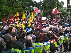 Didesak Mahasiswa, Pemkab-DPRD Cirebon Sepakat Menolak Omnibus Law