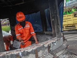 Perbaikan Kawasan Tugu Tani Usai Demo Menolak Omnibus Law