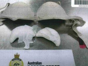 Pramugari Malindo Air Selundupkan Heroin di Bra dan Celana Dalam Pramugari Malindo Air Selundupkan Heroin di Bra dan Celana Dalam