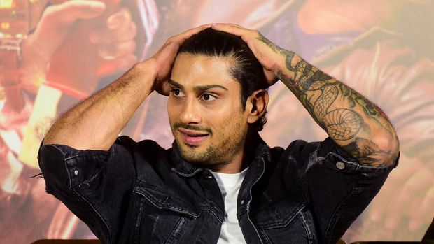 Indian Bollywood actor Prateik Babbar gestures during the trailer launch of the upcoming Hindi-Tamil-Telgu language action thriller film 'Darbar' in Mumbai on December 16, 2019. (Photo by Sujit Jaiswal / AFP)