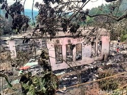 Kesedihan Warga Adat Cengkuk Sukabumi Kehilangan Rumah Akibat Terbakar