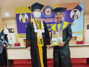 Most Popular Sepekan: Viral Mahasiswa Menangis, Wisuda Online di Atas Kasur Most Popular Sepekan: Viral Mahasiswa Menangis, Wisuda Online di Atas Kasur