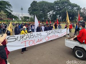 Seruan Tolak UU Cipta Kerja Kembali Bergema di Sukabumi Seruan Tolak UU Cipta Kerja Kembali Bergema di Sukabumi