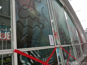 Coretan di Stasiun MRT Jakarta yang Jadi Saksi Bisu Demo Omnibus Law