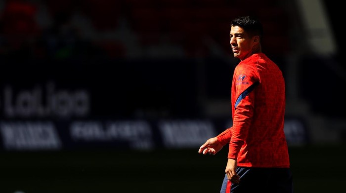 MADRID, SPAIN - SEPTEMBER 27: Luis Suarez of Atletico de Madrid looks on during the La Liga Santander match between Atletico de Madrid and Granada CF at Estadio Wanda Metropolitano on September 27, 2020 in Madrid, Spain. Football Stadiums around Europe remain empty due to the Coronavirus Pandemic as Government social distancing laws prohibit fans inside venues resulting in fixtures being played behind closed doors. (Photo by Angel Martinez/Getty Images)