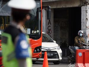 Suasana Lalin Jalan Harmoni Pasca Demo Rusuh
