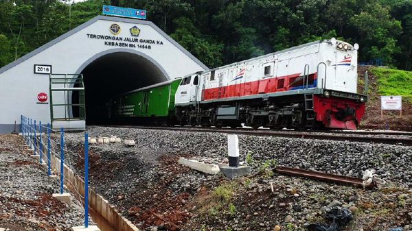 Terkini! Penampakan Jalur Ganda KA Cirebon-Jombang 550 Km