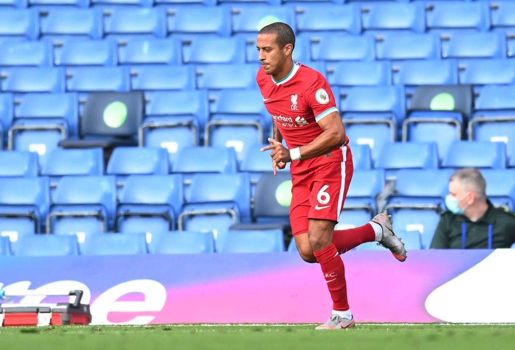 LONDON, ENGLAND - SEPTEMBER 20: Thiago Alcantara of Liverpool makes his way onto the pitch after half time during the Premier League match between Chelsea and Liverpool at Stamford Bridge on September 20, 2020 in London, England. (Photo by Michael Regan/Getty Images)