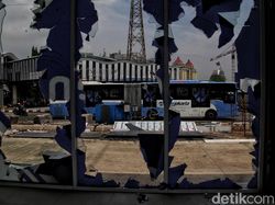 Wajah Ibu Kota Usai Aksi Unjuk Rasa Tolak UU Cipta Kerja