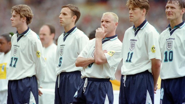 LONDON, UNITED KINGDOM - JUNE 08:  England player Paul Gascoigne (c) in thoughtful mood as players from left to right, Steve McManaman, Gareth Southgate, Gascoigne, Darren Anderton and Teddy Sherringham look on in the lineup before the game against Switzerland in the 1996 European Championships at Wembley Stadium on June 8, 1996 in London, England.  (Photo by Shaun Botterill/Allsport/Getty Images)