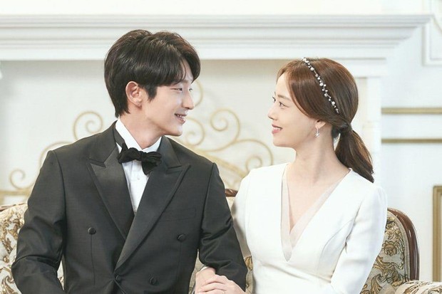 Baek Hee Sung dan Cha Ji Won di Flower of Evil