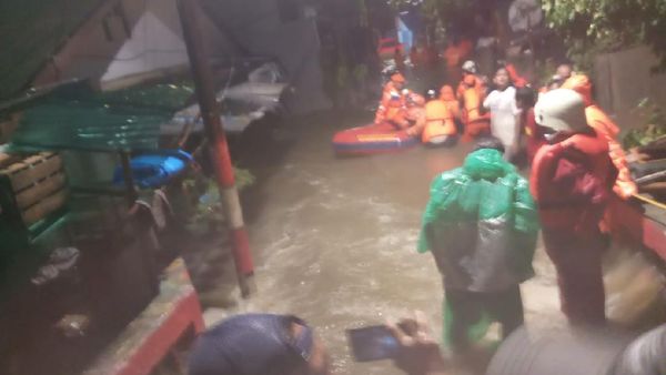Potret Banjir dan Longsor di Ciganjur Jaksel